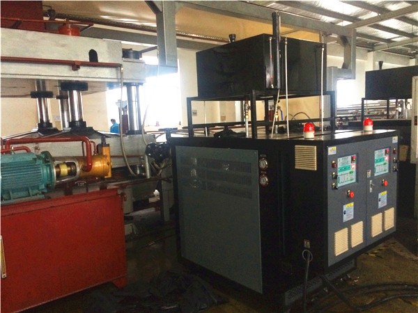 車頂內襯生產是如何使用模溫機-相關步驟如下[歐能機械]