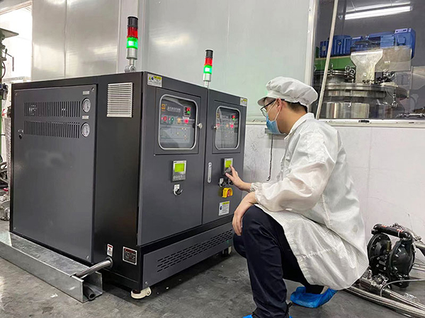 鋰離子電池電極漿料制備和涂布，攪拌機(jī)模溫機(jī)控制溫度