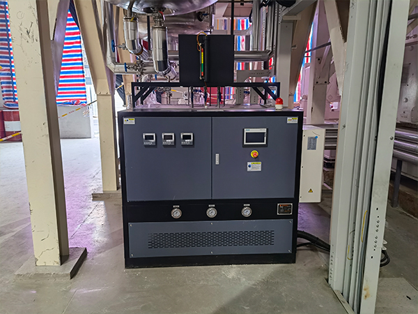 電加熱導(dǎo)熱油爐工作原理及特點，高效的工業(yè)溫控設(shè)備