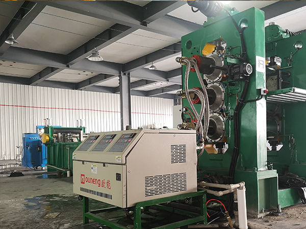 輥筒用模溫機進行溫度控制，精準控溫助力生產